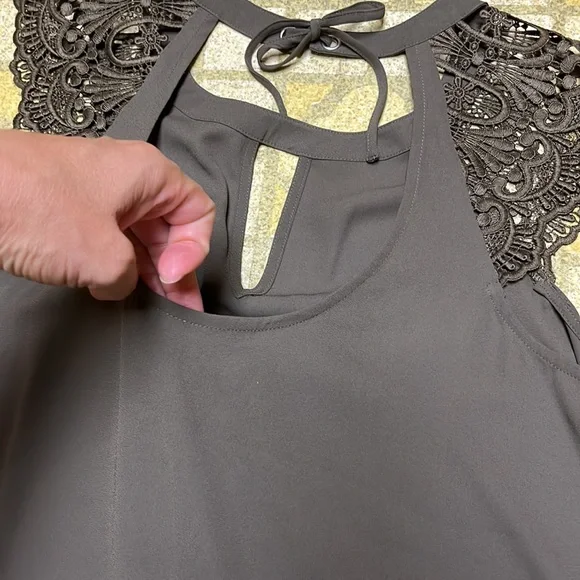 BNWOT Express sleeveless dressy top - Picture 13 of 13